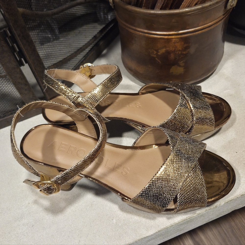 AEROSOLES Shimmering Gold Cosmos Snakeskin Platform Sandal Size 8.5
